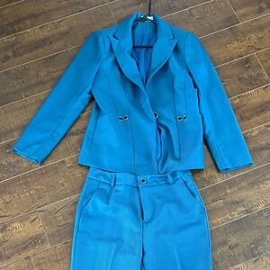 Beautiful lightly used blue blazer set, size 2/4